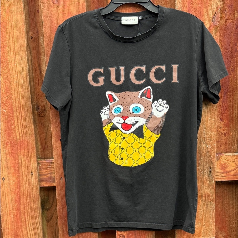 Gucci Kids Black Tee with Playful Cat Design